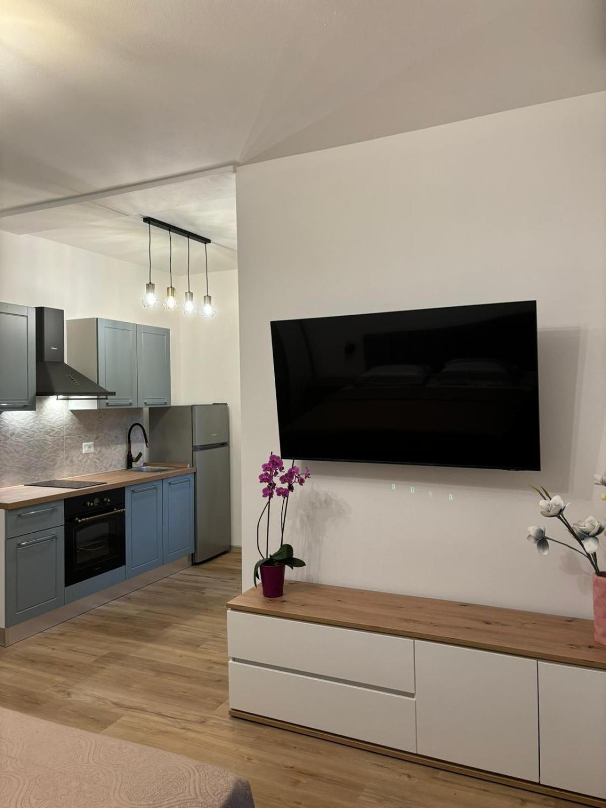Apartment And Room Marlen Rovinjsko Selo Exteriör bild